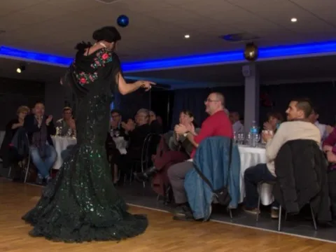 spectacle cabaret transformiste pour séniors