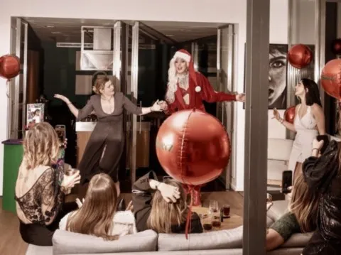 artiste transformiste a domicile